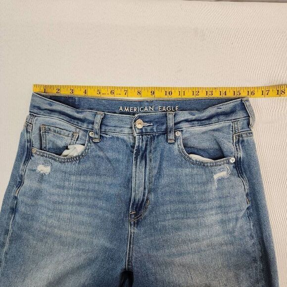 American Eagle Size 10 Women's Mom Jeans Distressed Light Wash Denim Blue Jeans - Picture 3 of 8